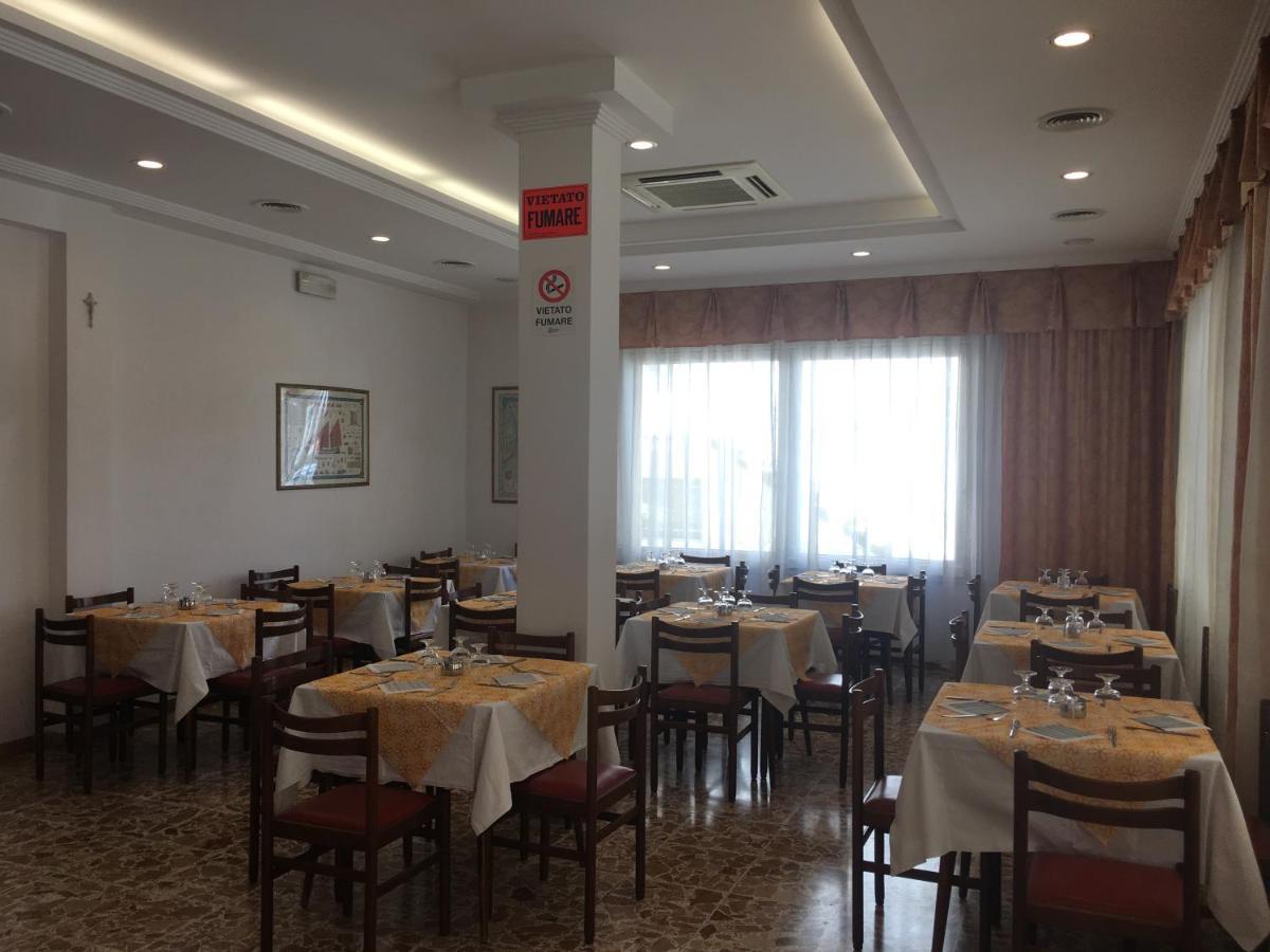Hotel Villa Rinaldini Rimini Eksteriør billede